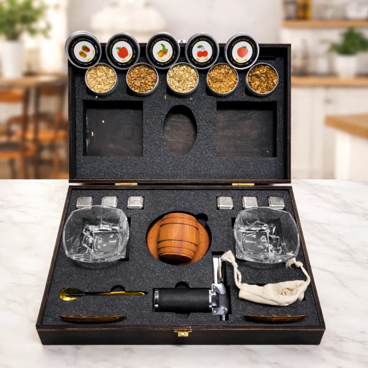Whisky Set with Smoker and Glasses